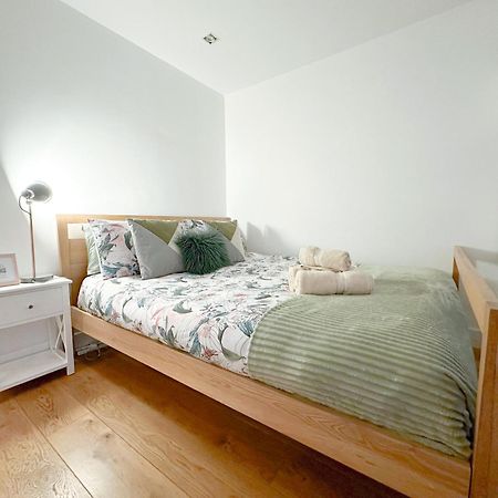 Chic 3 Bedroom Flat With Private Terrace In Holloway Near Finsbury Park London Exteriör bild