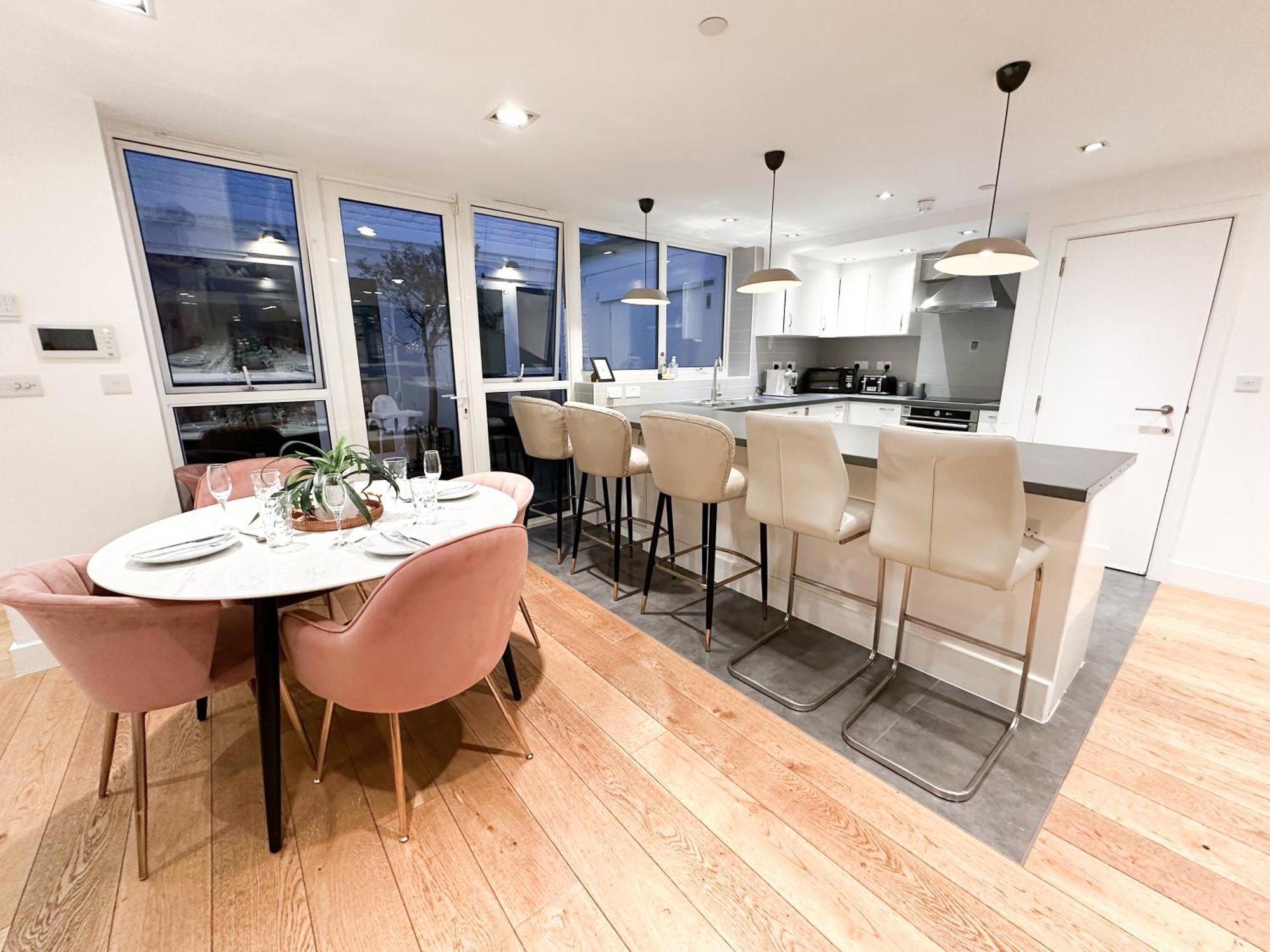 Chic 3 Bedroom Flat With Private Terrace In Holloway Near Finsbury Park London Exteriör bild