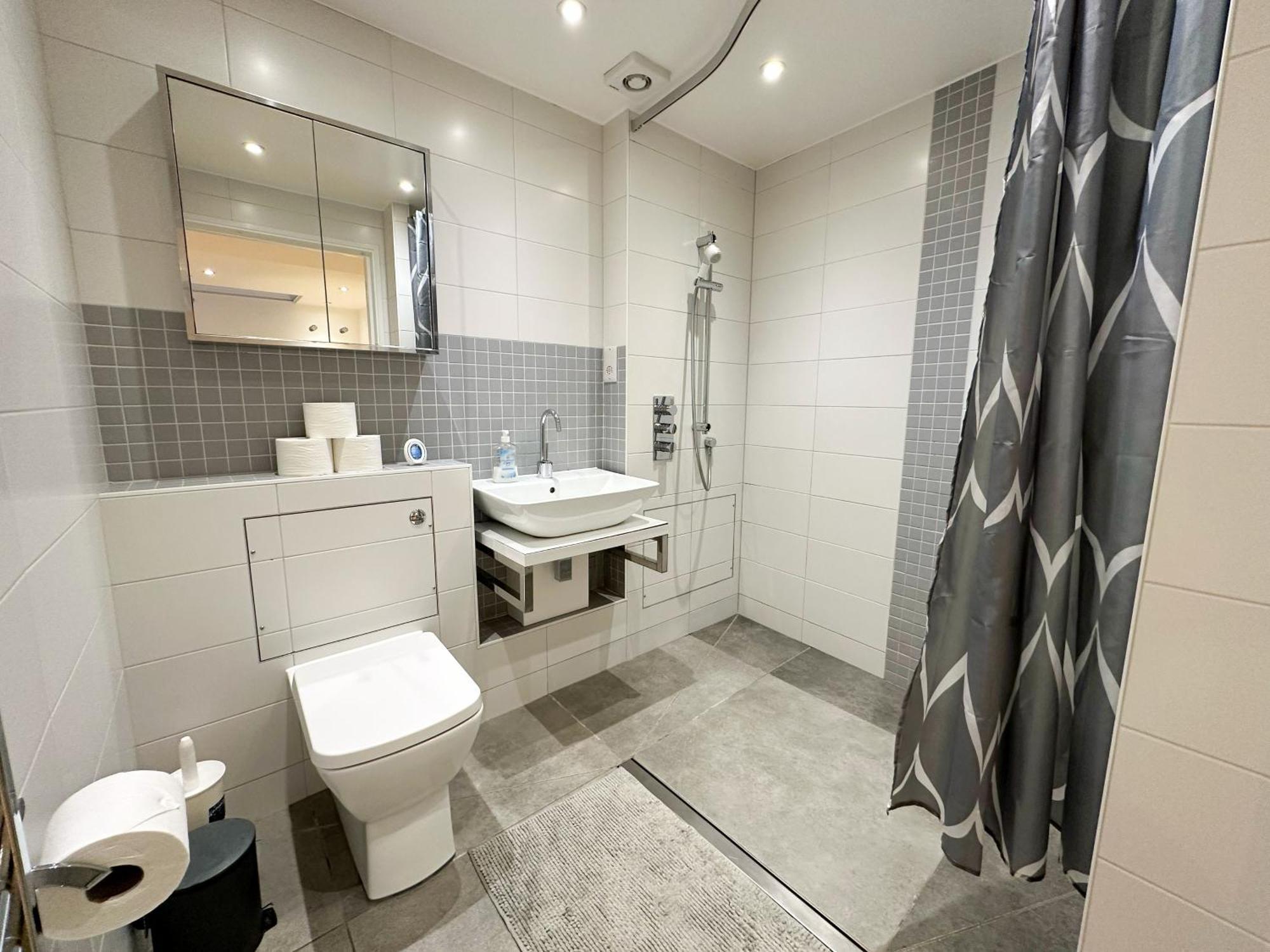 Chic 3 Bedroom Flat With Private Terrace In Holloway Near Finsbury Park London Exteriör bild