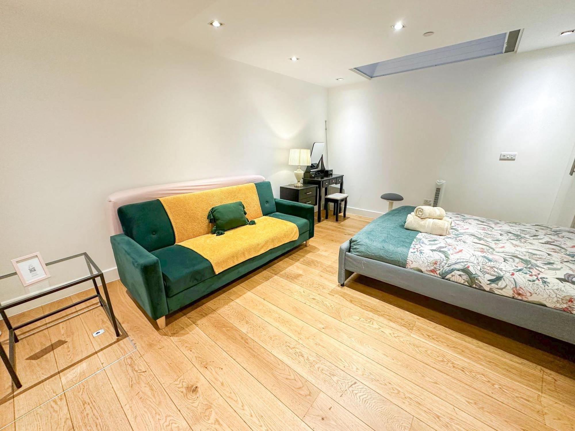 Chic 3 Bedroom Flat With Private Terrace In Holloway Near Finsbury Park London Exteriör bild