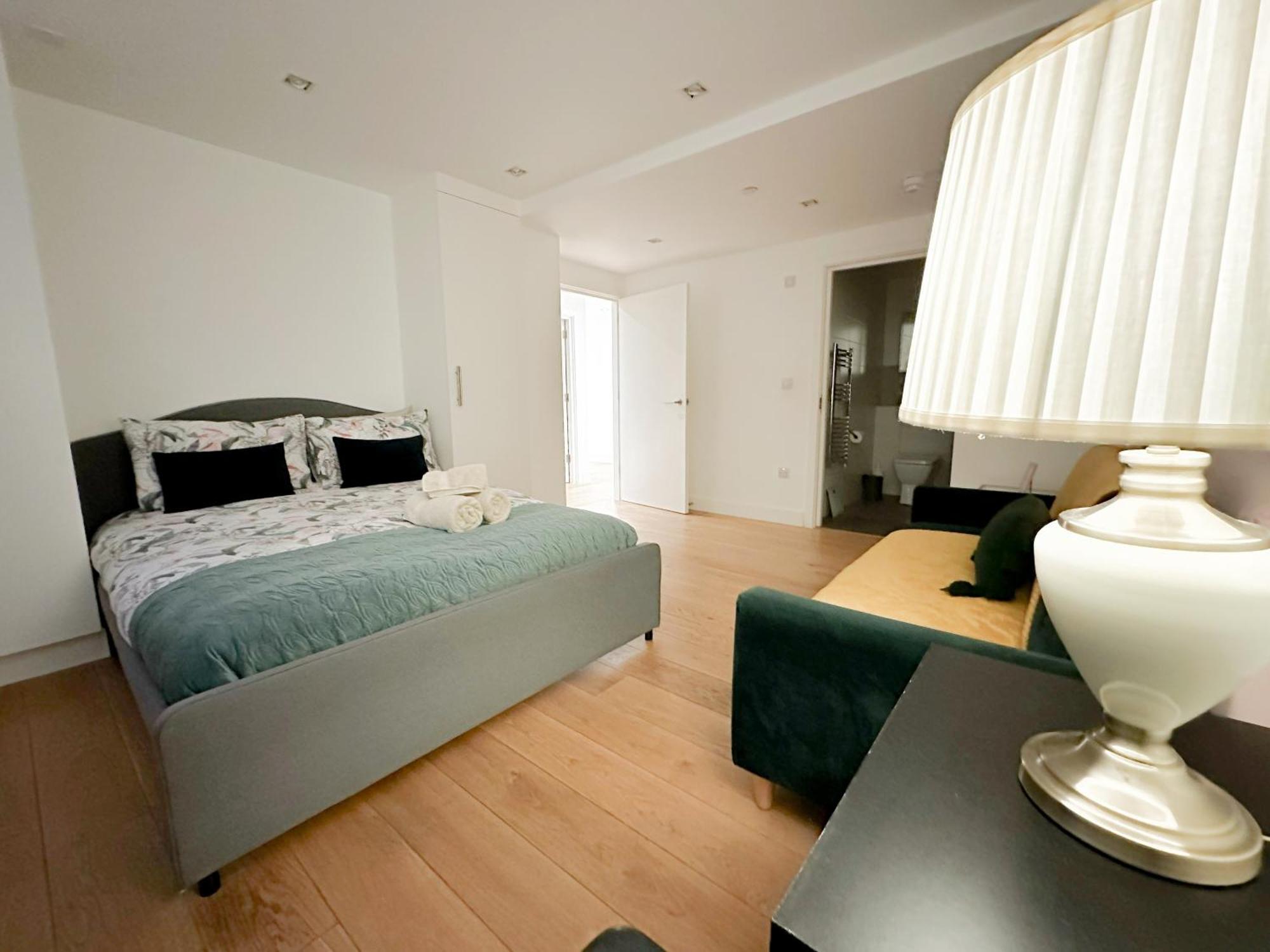 Chic 3 Bedroom Flat With Private Terrace In Holloway Near Finsbury Park London Exteriör bild