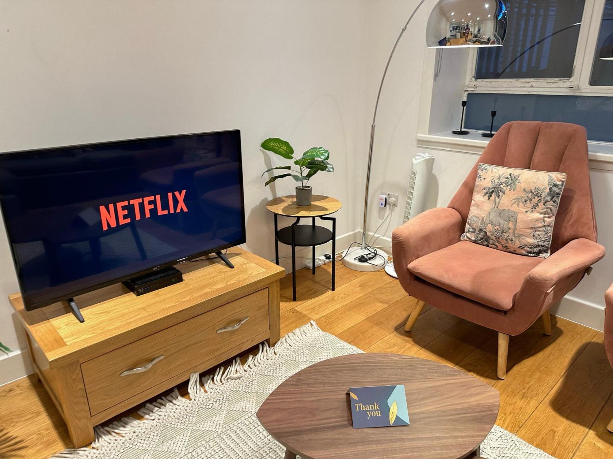 Chic 3 Bedroom Flat With Private Terrace In Holloway Near Finsbury Park London Exteriör bild
