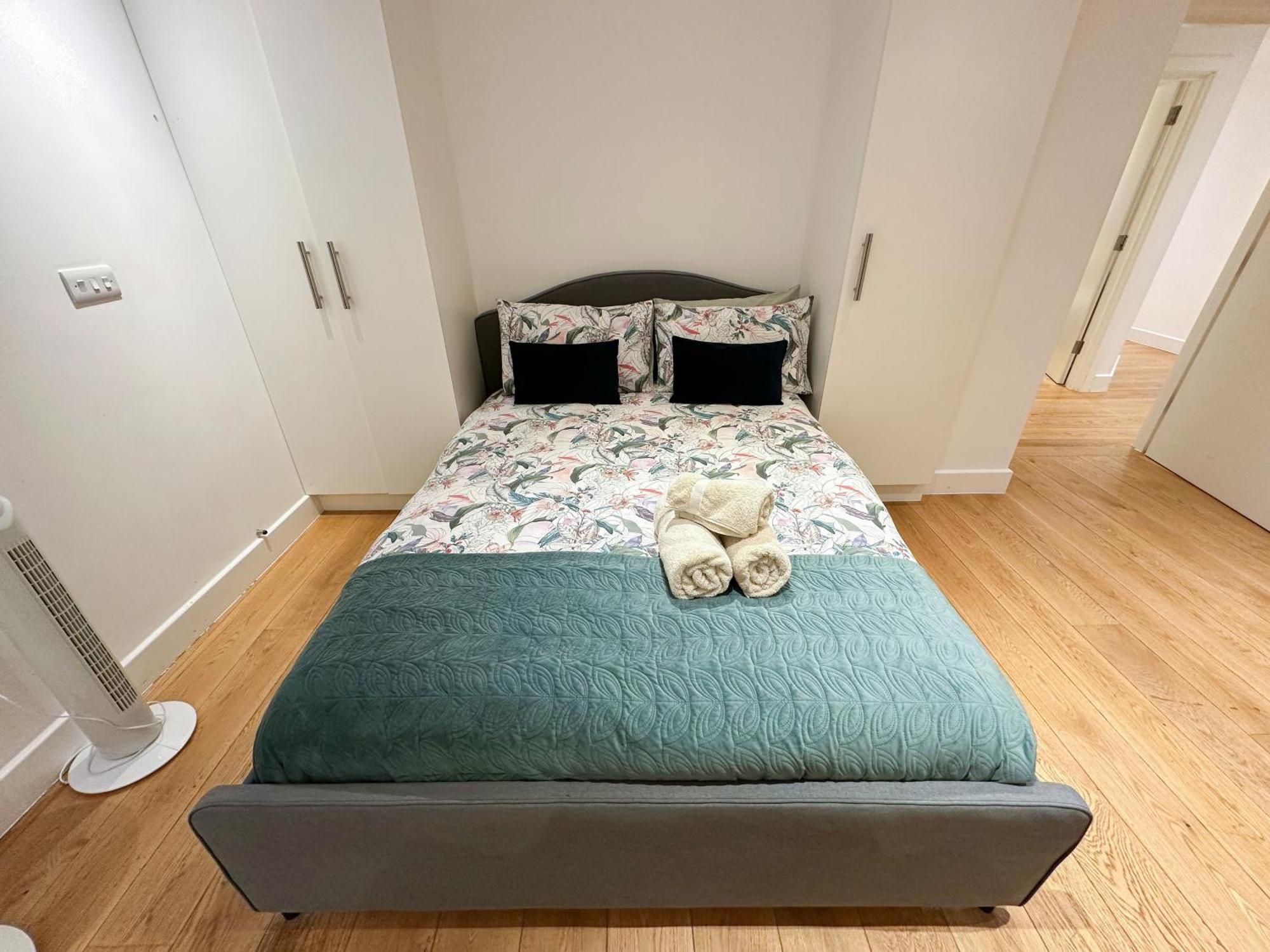 Chic 3 Bedroom Flat With Private Terrace In Holloway Near Finsbury Park London Exteriör bild