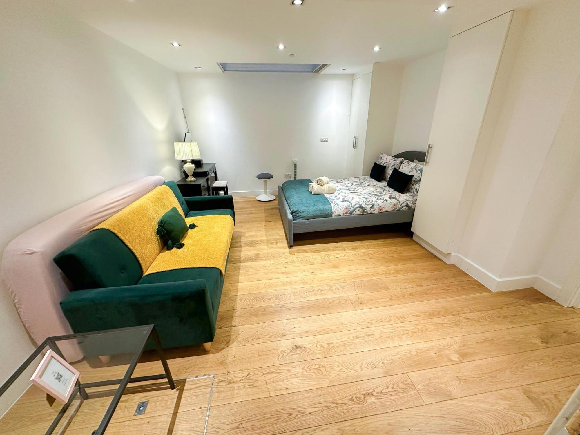 Chic 3 Bedroom Flat With Private Terrace In Holloway Near Finsbury Park London Exteriör bild