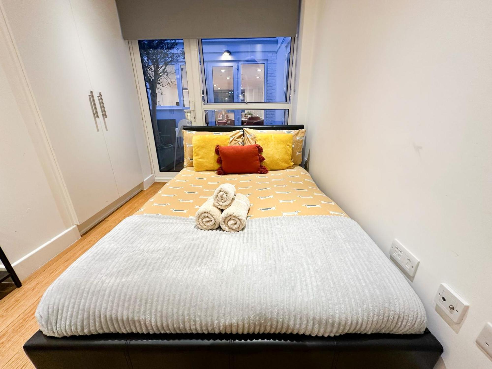 Chic 3 Bedroom Flat With Private Terrace In Holloway Near Finsbury Park London Exteriör bild