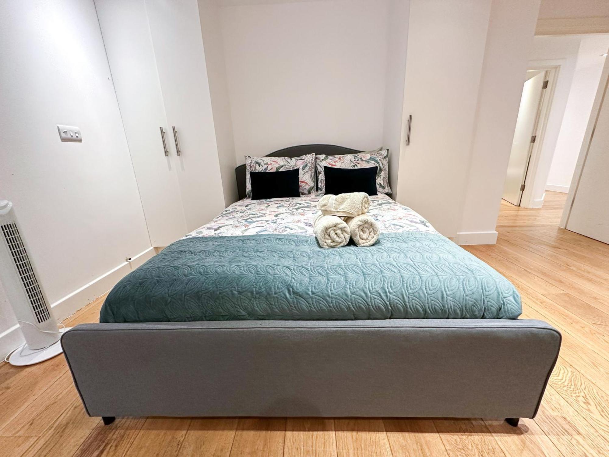 Chic 3 Bedroom Flat With Private Terrace In Holloway Near Finsbury Park London Exteriör bild