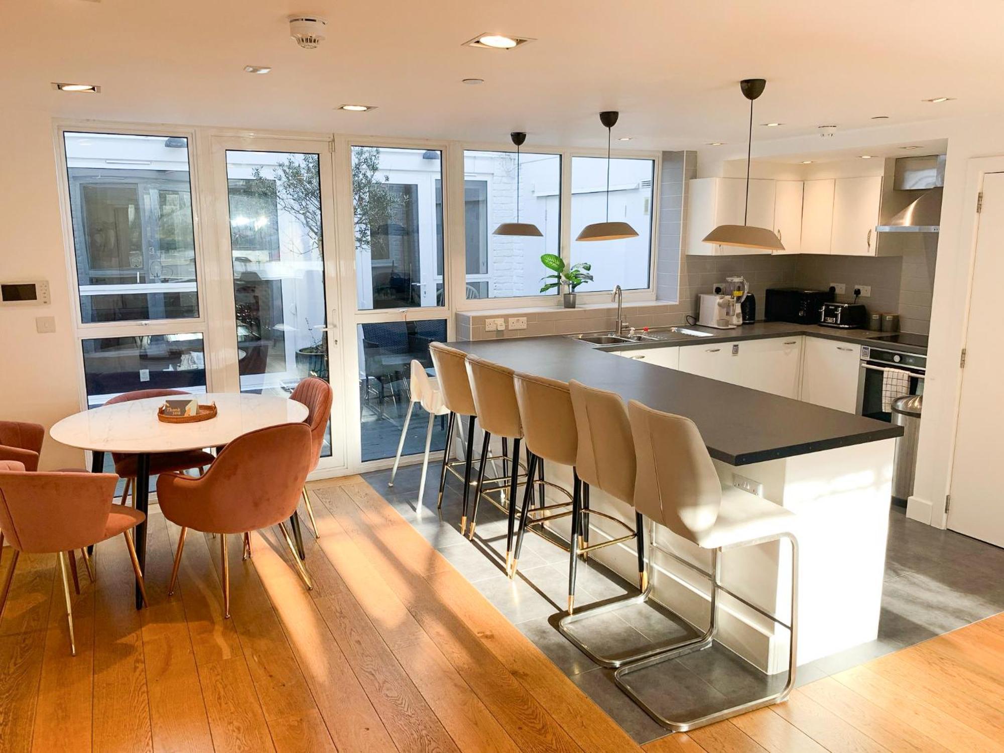 Chic 3 Bedroom Flat With Private Terrace In Holloway Near Finsbury Park London Exteriör bild