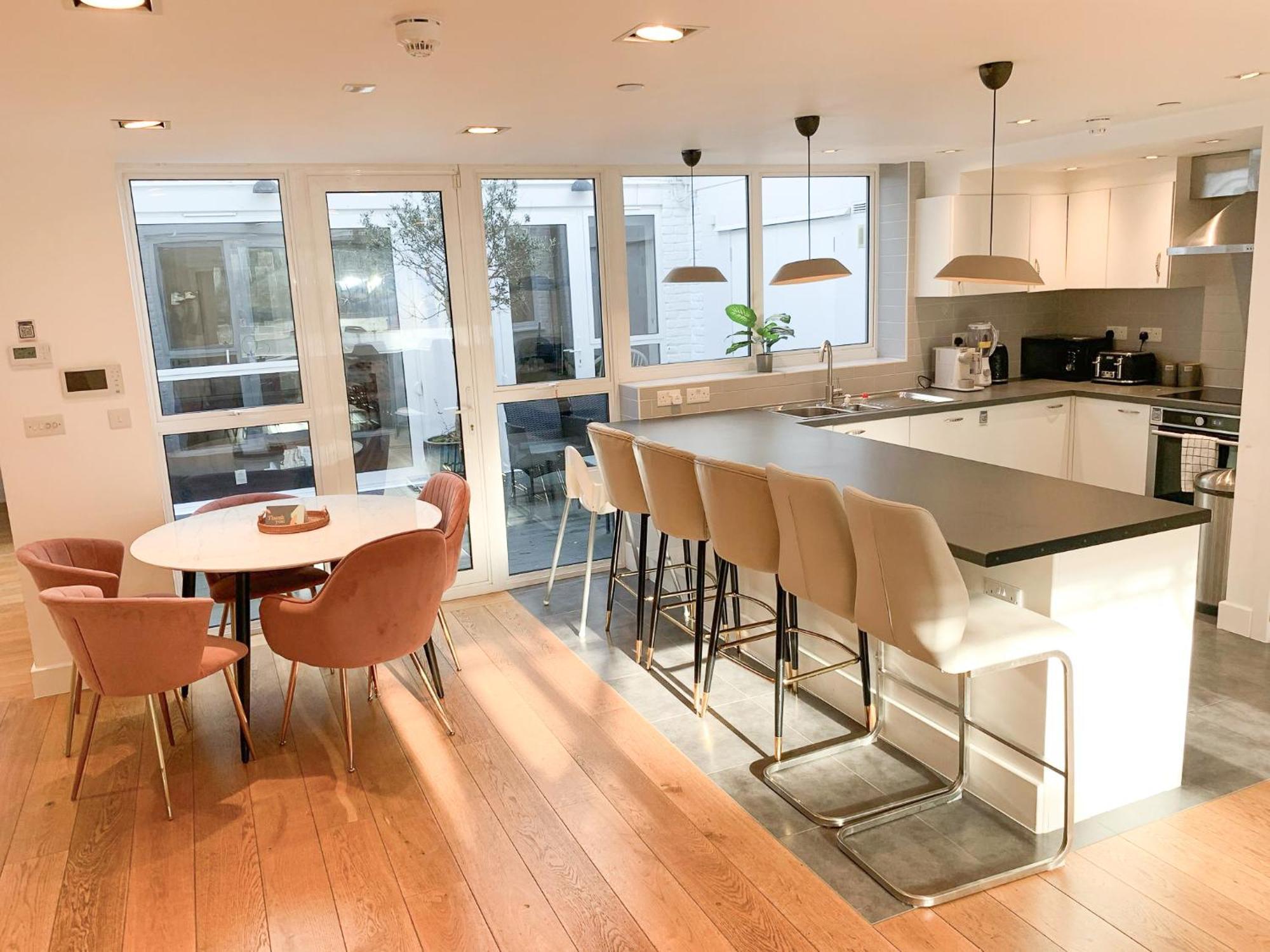 Chic 3 Bedroom Flat With Private Terrace In Holloway Near Finsbury Park London Exteriör bild