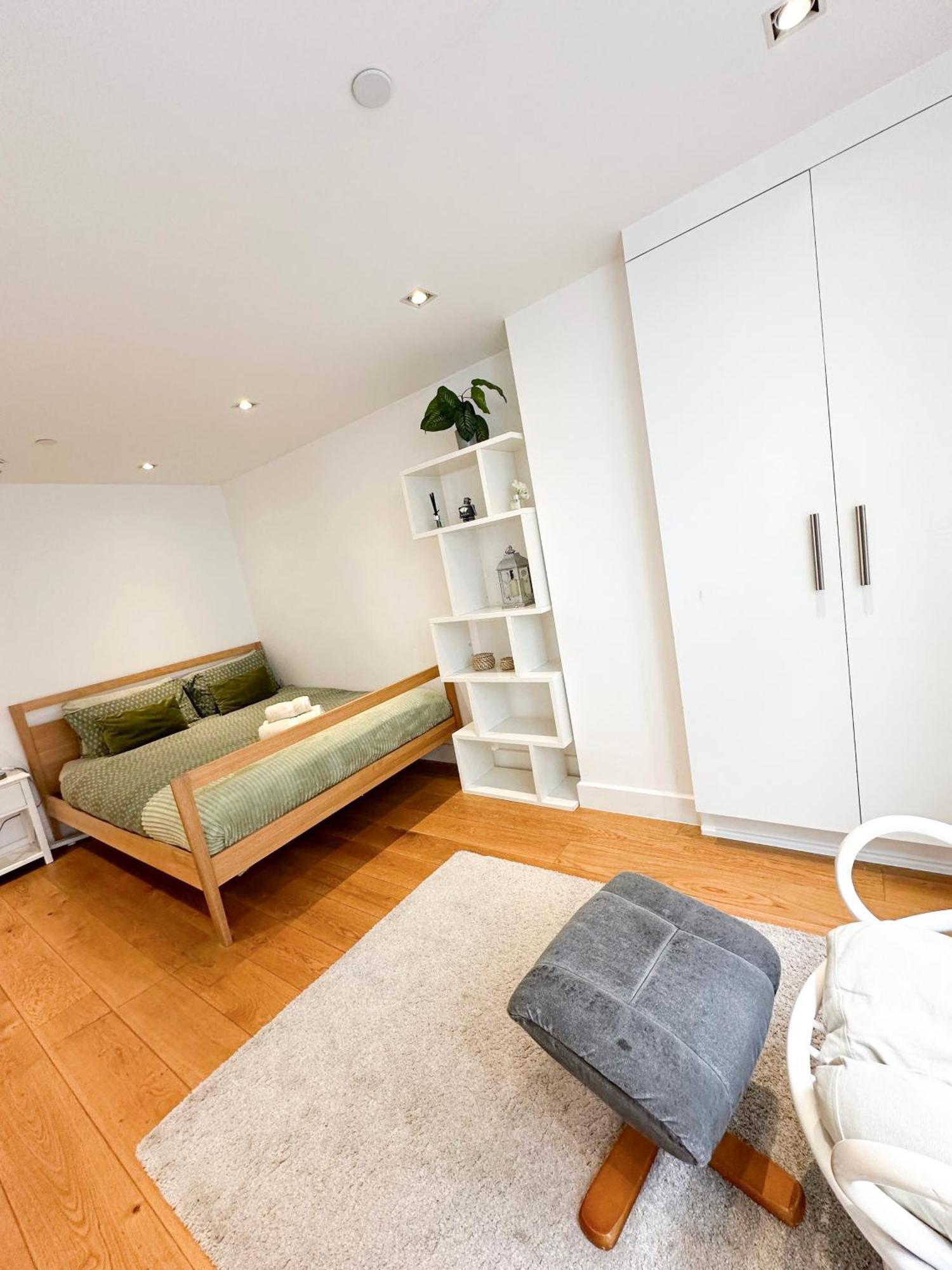 Chic 3 Bedroom Flat With Private Terrace In Holloway Near Finsbury Park London Exteriör bild