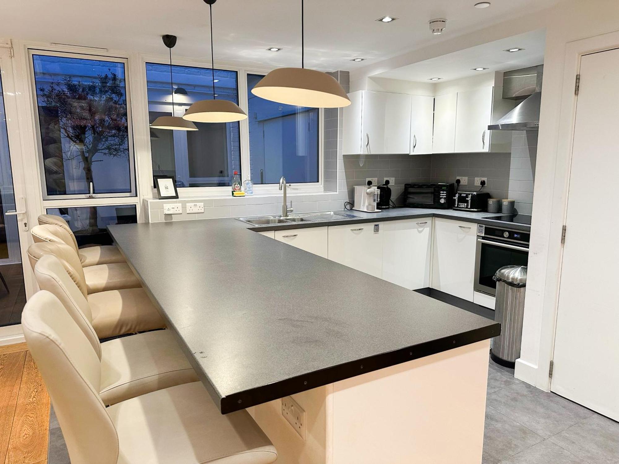 Chic 3 Bedroom Flat With Private Terrace In Holloway Near Finsbury Park London Exteriör bild