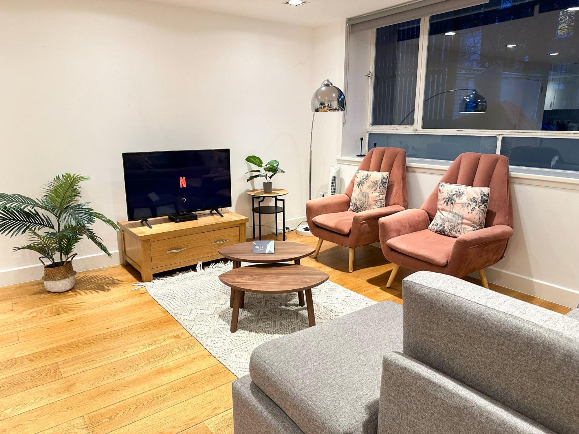 Chic 3 Bedroom Flat With Private Terrace In Holloway Near Finsbury Park London Exteriör bild