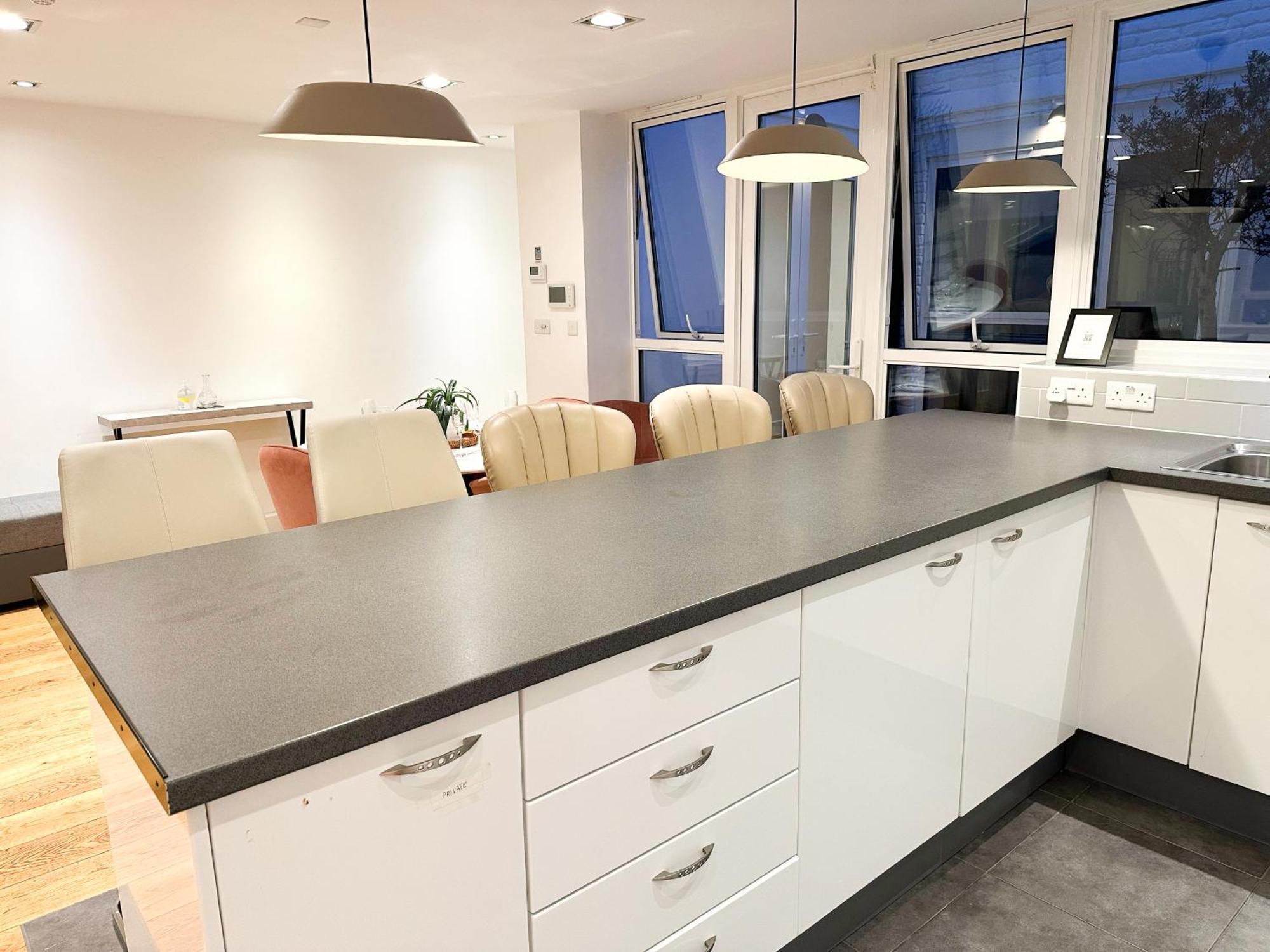 Chic 3 Bedroom Flat With Private Terrace In Holloway Near Finsbury Park London Exteriör bild