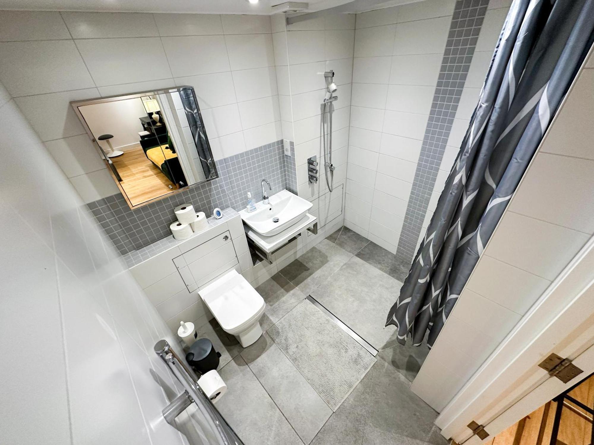 Chic 3 Bedroom Flat With Private Terrace In Holloway Near Finsbury Park London Exteriör bild
